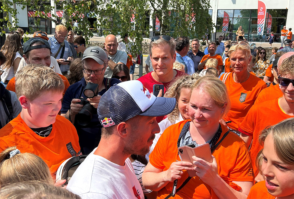 Marcel Hirscher met fans